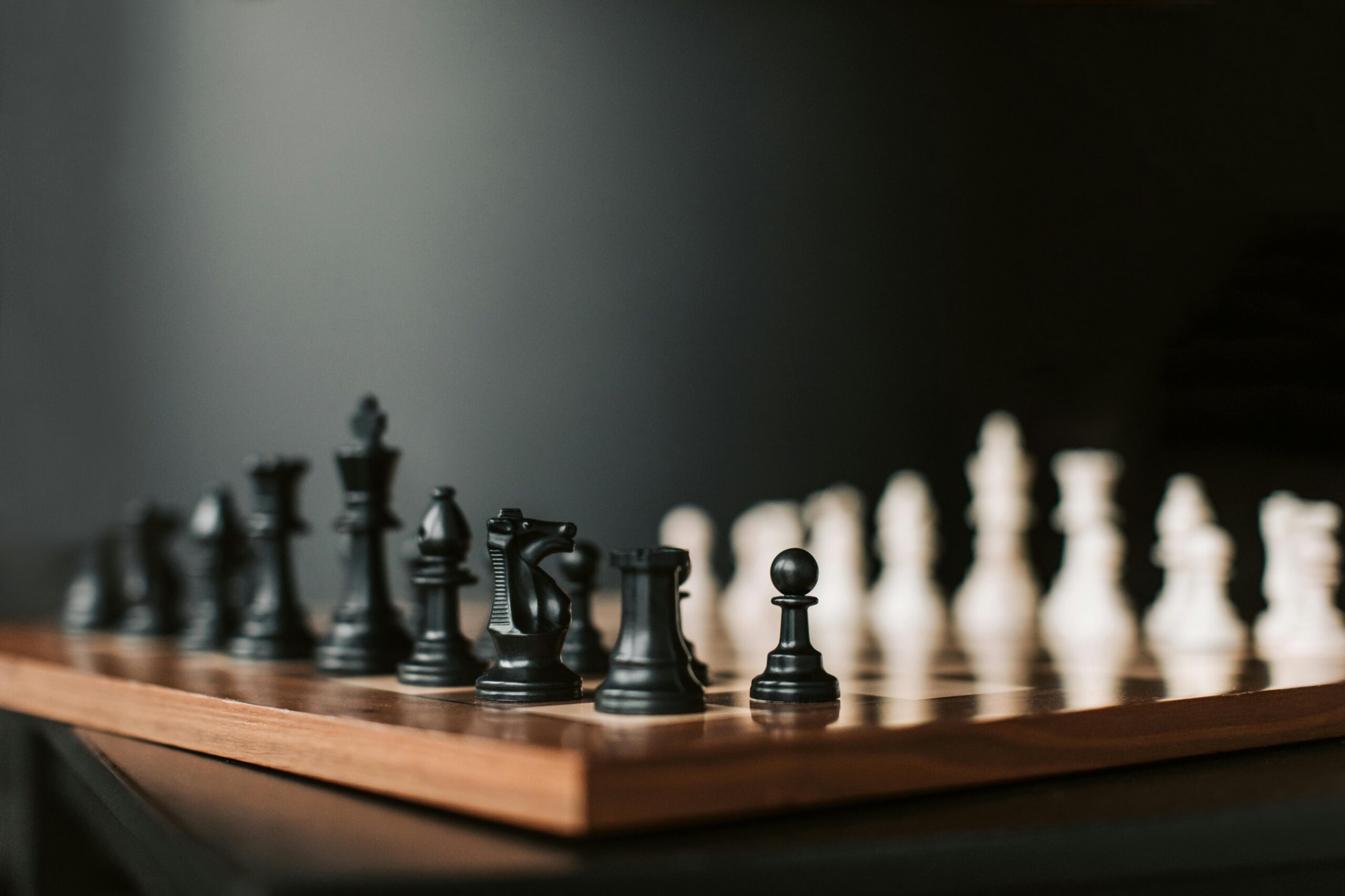 Chessboard ready for play with black and white pieces aligned perfectly.